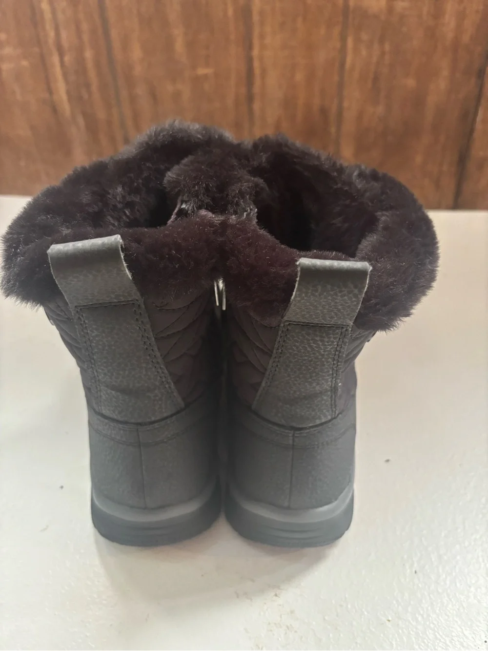 Skechers Women's Relaxed Fit Easy Going - Frostine waterproof ankle boots 8.5